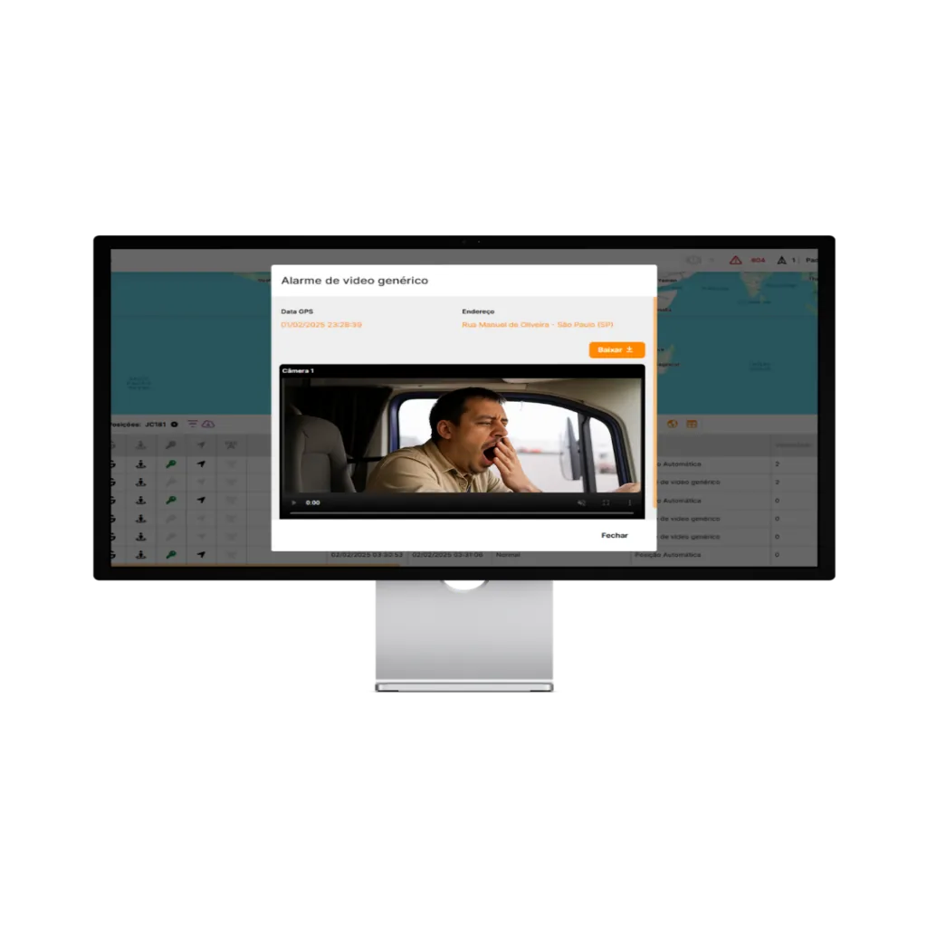 Tela de sistema com câmera de monitoramento veicular exibindo alerta de sonolência do motorista com data e localização GPS